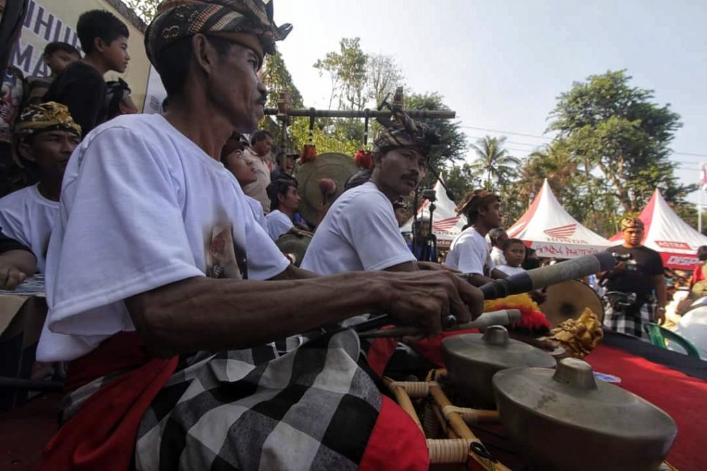 gebung-ende-show-in-Bali